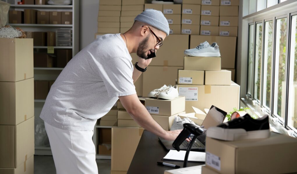 Online selling, e-commerce, shipping concept