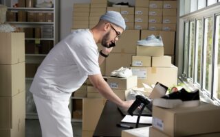 Online selling, e-commerce, shipping concept