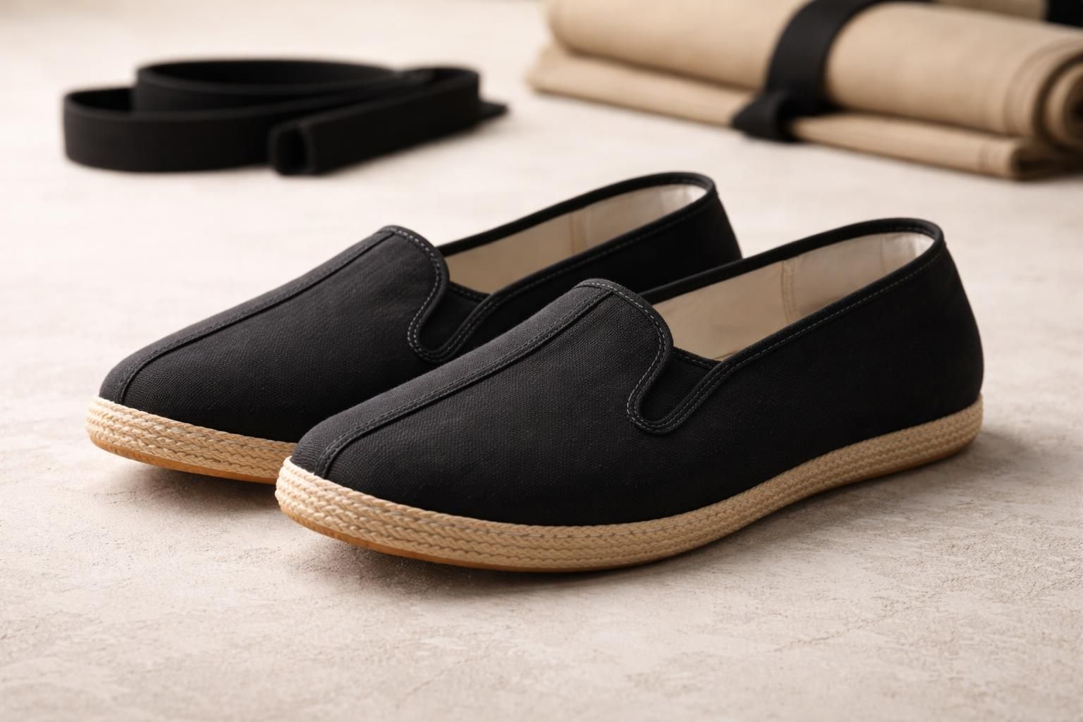 découvrez notre guide d'achat des chaussons de kung-fu classiques à semelles en toile pour allier confort, souplesse et tradition lors de vos entraînements.