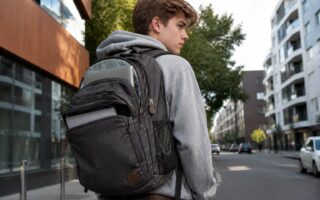 découvrez comment choisir le sac d'école idéal pour adolescent avec poche dédiée pc, alliant confort, style et praticité pour un usage quotidien.