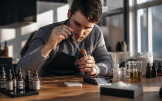 découvrez comment utiliser efficacement les produits revolute, fabricant d’arômes e-liquides pour diy, pour créer vos mélanges personnalisés et profiter d'une expérience de vape unique.