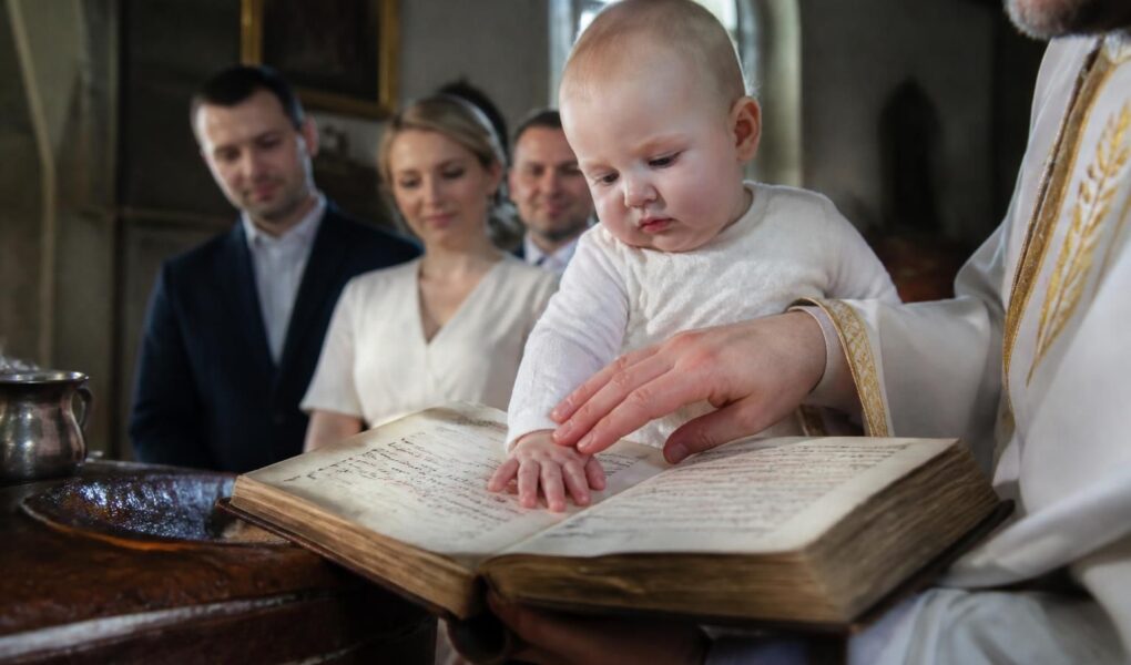découvrez pourquoi choisir de jolis textes pour un baptême religieux rend ce moment unique et inoubliable, en apportant émotion et spiritualité à la cérémonie.