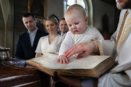 découvrez pourquoi choisir de jolis textes pour un baptême religieux rend ce moment unique et inoubliable, en apportant émotion et spiritualité à la cérémonie.